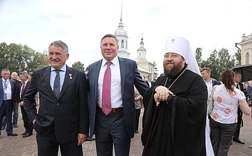 Юрий Воробьев и Олег Кувшинников на праздновании Дня города в Вологде