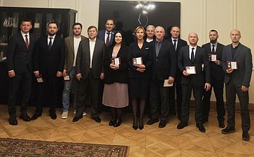 Андрей Хапочкин вручил памятные награды сотрудникам Министерства спорта РФ