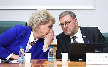 Расширенное заседание Комитета Совета Федерации по науке, образованию и культуре по вопросам обеспечения общеобразовательных организаций учебниками