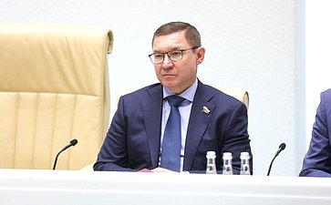 Владимир Якушев