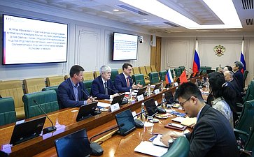 Олег Голов провел встречу с председателем Рабочей комиссии по делам представителей Постоянного комитета Всекитайского собрания народных представителей Китайской Народной Республики