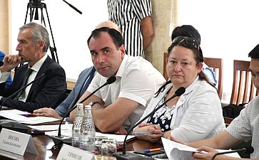Заместитель председателя Комитета СФ по социальной политике Мохмад Ахмадов провел выездное совещание по вопросу мониторинга реализации положений Федерального закона, направленного на гармонизацию законодательства о спорте
