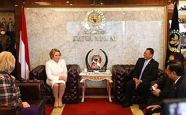 Встреча Председателя Совета Федерации Валентины Матвиенко с Председателем Народного консультативного конгресса Республики Индонезии Бамбангом Сусатьо