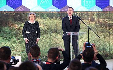 Церемония награждения благодарностями и грамотами Президента Российской Федерации победителей Всероссийской акции субботников «Мы за чистоту». XI Невский международный экологический конгресс