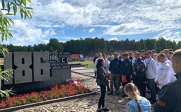 В Хатыни проходит реконструкция мемориального комплекса силами белорусских студенческих отрядов