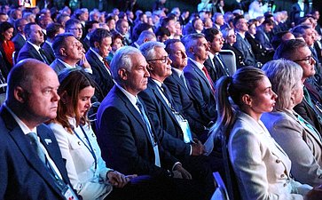 Пленарное заседание ХII Форума регионов России и Беларуси на тему «Молодежь Беларуси и России – наследники Великой Победы и будущее Союзного государства»
