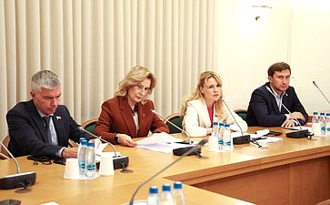 Сенаторы обсудили успешные практики и предложения по развитию НКО