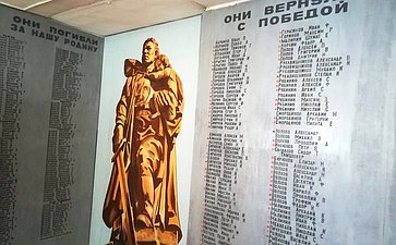 Сергей Мартынов посетил в Сернурском районе экспозицию, посвященную ветеранам Великой Отечественной войны