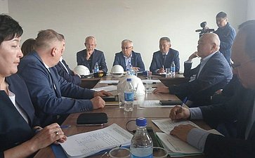 Баир Жамсуев в рамках работы в регионе провел совещание по контролю за ходом строительства школы в поселке Агинское