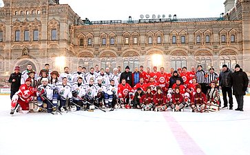Сенаторы посетили хоккейный матч в поддержку Олимпийской сборной России