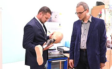 Айрат Гибатдинов принял участие в прошедшем в регионе межведомственном совещании по вопросам протезирования и реабилитации участников и ветеранов СВО