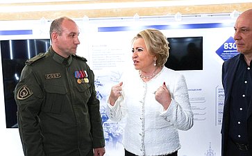 Валентина Матвиенко и Роман Бусаргин осмотрели выставку, посвященную действующим и перспективным проектам развития Саратовской области