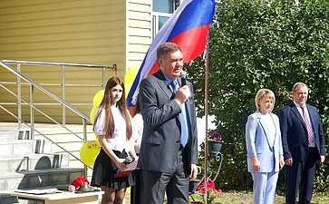 Александр Савин принял участие в торжественной линейке, посвященной Дню знаний