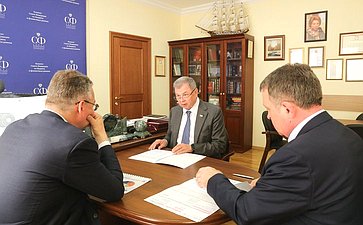 Анатолий Артамонов провел рабочую встречу с Владимиром Владимировым