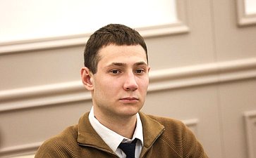 Встреча Александра Варфоломеева с членами молодежного парламента при Тульской областной Думе