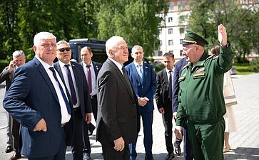 В рамках выездного заседания Комитета СФ по обороне и безопасности сенаторы посетили Екатеринбургское суворовское военное училище)
