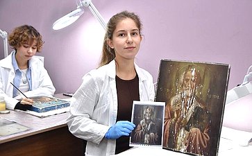 Андрей Шохин посетил Владимирский государственный университет имени А.Г. и Н.Г. Столетовых и познакомился с ходом реставрации икон из Луганска