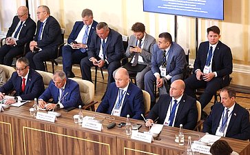 Встреча Председателя СФ Валентины Матвиенко и Председателя Совета Республики Национального собрания Республики Беларусь Натальи Кочановой с руководителями органов государственной власти субъектов Российской Федерации и регионов Республики Беларусь