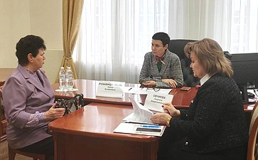 Ирина Рукавишникова провела прием граждан в Октябрьском сельском районе