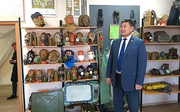 Вячеслав Мархаев осмотрел классы военно-медицинской, инженерной, общей военной подготовки, военной истории, основ морского дела, музей оружия