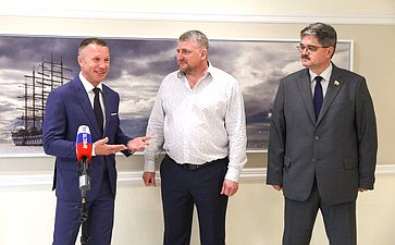 Открытие в Совете Федерации выставки творческих работ президента Международного союза художников-анималистов Сергея Ильинского-Акулова