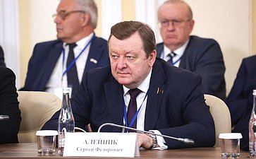 Встреча Председателя СФ Валентины Матвиенко и Председателя Совета Республики Национального собрания Республики Беларусь Натальи Кочановой с руководителями органов государственной власти субъектов Российской Федерации и регионов Республики Беларусь