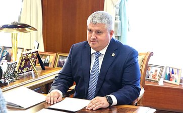 Встреча Председателя СФ Валентины Матвиенко с временно исполняющим обязанности Губернатора Новгородской области Александром Дроновым