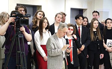Открытие выставки «Новая реальность глазами юных строителей будущей России»