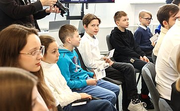 Андрей Турчак и Николай Журавлев провели встречи с победителями шахматного турнира РОСлиги и с воспитанниками Клуба юных летчиков и космонавтов