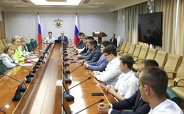 Сенаторы провели встречу со студентами ДНР