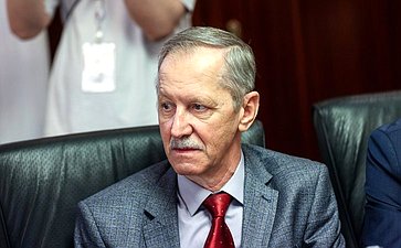 Круглый стол на тему «Решающая роль в Победе над гитлеровской Германией как одна из основ международного статуса России. Против покушений на историческую правду»
