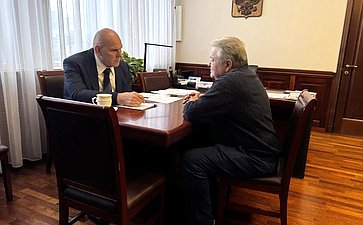 Александр Карелин провел личный прием граждан в Новосибирске
