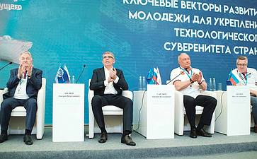 Дмитрий Савельев принял участие в открытии в регионе XII Международного молодежного промышленного форума «Инженеры будущего — 2024»