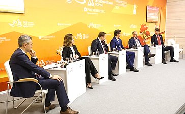 Сессия «Новые решения бизнеса и государства для развития в эпоху дефицита кадров и капитала». X Восточный экономический форум