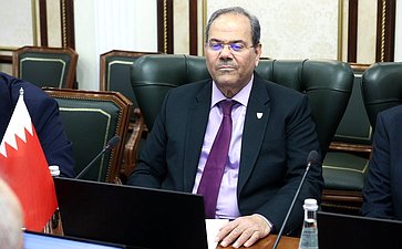 Ильяс Умаханов провел встречу с Чрезвычайным и Полномочным Послом Королевства Бахрейн в РФ Ахмедом Абдулрахманом Махмудом Аль-Саати и Главой Представительства Лиги арабских государств в России Валидом Хамидом Шилтагом