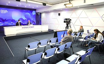 В пресс-центре медиагруппы «Россия сегодня» состоялась пресс-конференция председателя Комитета СФ по бюджету и финансовым рынкам Анатолия Артамонова, на которой подведены итоги работы Комитета в весеннюю сессию