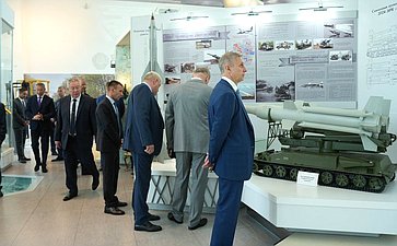 В рамках выездного заседания Комитета СФ по обороне и безопасности сенаторы посетили ряд социально значимых предприятий Свердловской области