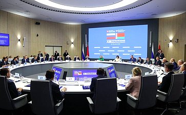 Встреча Председателя СФ Валентины Матвиенко и Председателя Совета Республики Национального собрания Республики Беларусь Натальи Кочановой с руководителями российских и белорусских регионов