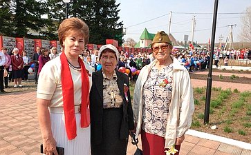 Татьяна Гигель в ходе рабочей командировки по региону приняла участие в торжественном митинге, посвященном памяти погибших воинов во время Великой Отечественной войны