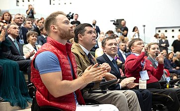 XXVIII Петербургский международный экономический форум (ПМЭФ’25). Показ международного конкурса адаптивной моды «На крыльях»