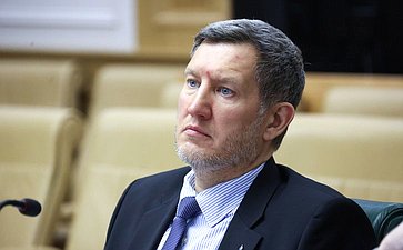 Совещание Комитета Совета Федерации по федеративному устройству, региональной политике, МСУ и делам Северана тему «Газификация и ее производные: газохимия и нефтехимия как драйвер роста экономики Дальневосточного федерального округа»