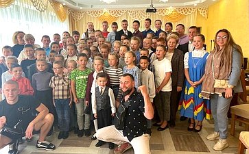 Елена Шумилова посетила в Сыктывкаре «Детский дом №3 для детей-сирот и детей, оставшихся без попечения родителей», провела беседу с детьми и персоналом