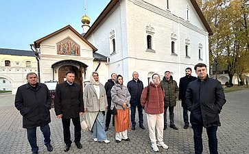 Сенаторы осмотрели площадки, отведенные под реализацию проектов комплексного развития территории и Церковь Иоанна Предтечи в Толчкове