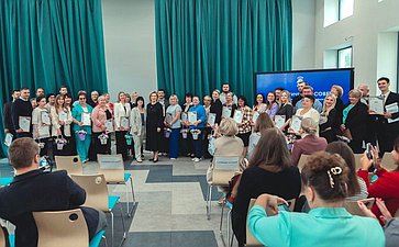 Инна Святенко встретилась с учителями школы № 2087 района Марьино Юго-Восточного округа и посетила обновлённый по программе «Моя школа» корпус образовательного учреждения