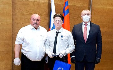 Николай Семисотов и Сергей Горняков приняли участие в награждении детей-героев в Волгоградской области