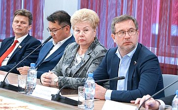 Сенаторы посетили Алтайский филиал РАНХиГС