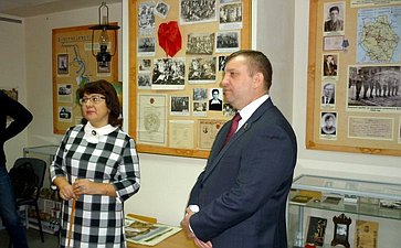 Алексей Кондратьев встретился с учителями и воспитанниками Бондарской средней школы