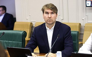 Круглый стол Комитета СФ по экономической политике «О правоприменительной практике в части недискриминационного доступа операторов связи к инфраструктуре многоквартирных домов в целях обеспечения граждан услугами связи»