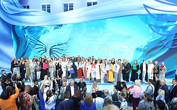 XXVIII Петербургский международный экономический форум (ПМЭФ’25). Показ международного конкурса адаптивной моды «На крыльях»