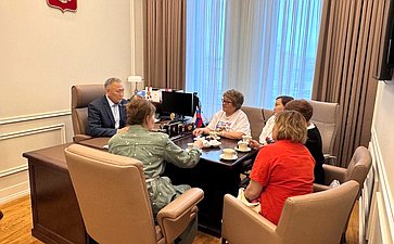 Сахамин Афанасьев провел встречу в Совете Федерации с матерями из Якутии, чьи сыновья погибли в ходе специальной военной операции